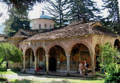 Sdosteuropa, Bulgarien: Quer durch Bulgarien - Am Waldrand gelegenes Kloster